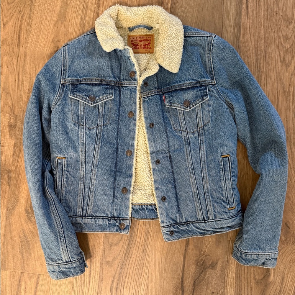 Levi’s Sherpa-Lined Trucker Denim Jacket Light Wash Size Small